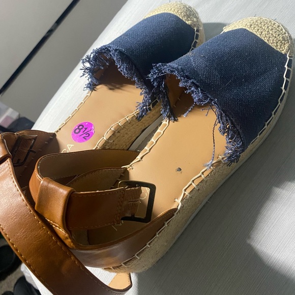 Nautica Platform Sandals - Picture 1 of 4